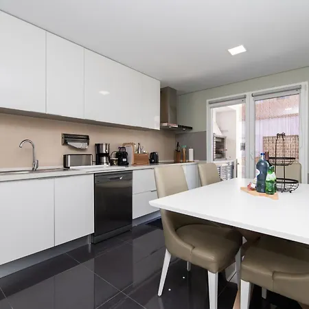 Elegant Sesimbra Escape -Terrace Bbq- Near Arrabida דירה Santana (Lisbon)