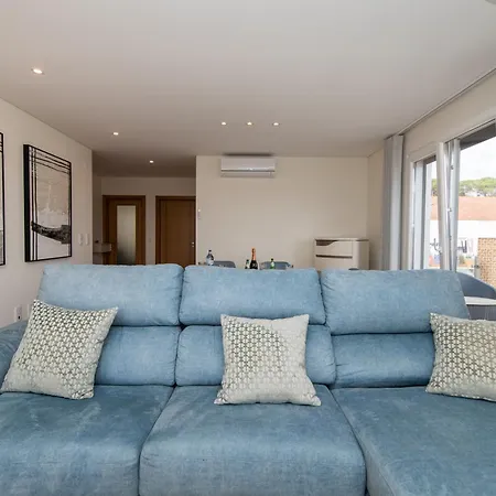 Apartment Sesimbra Near The Beaches- T2 For 6 With Bbq *