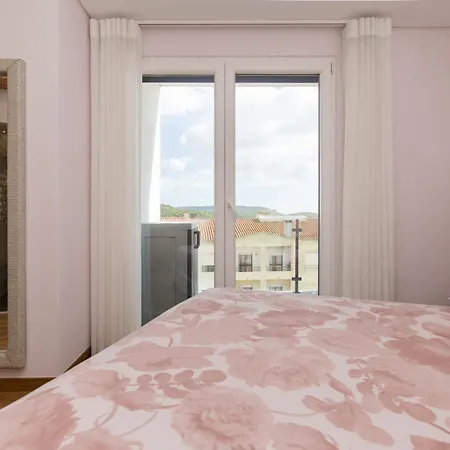Elegant Sesimbra Escape -terrace Bbq- Near Arrabida Daire *