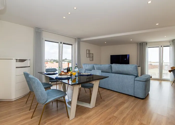 Sesimbra Near The Beaches- T2 For 6 With Bbq Apartment