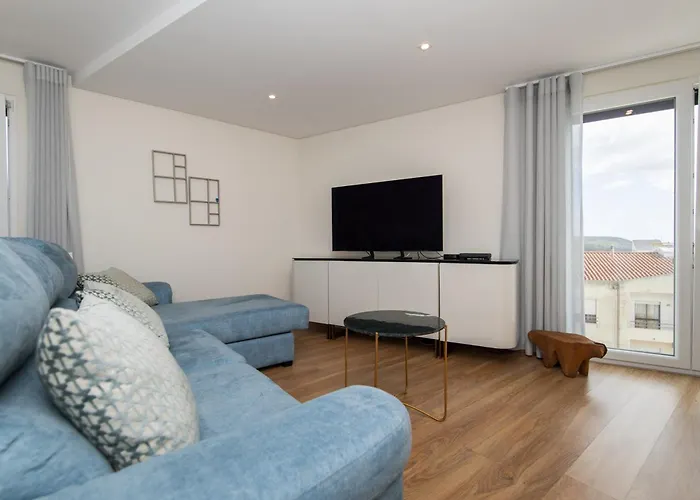 Apartment Sesimbra Near The Beaches- T2 For 6 With Bbq Santana (Lisbon)