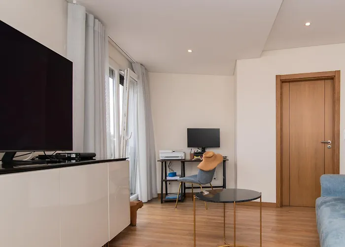 Sesimbra Near The Beaches- T2 For 6 With Bbq * Santana (Lisbon)
