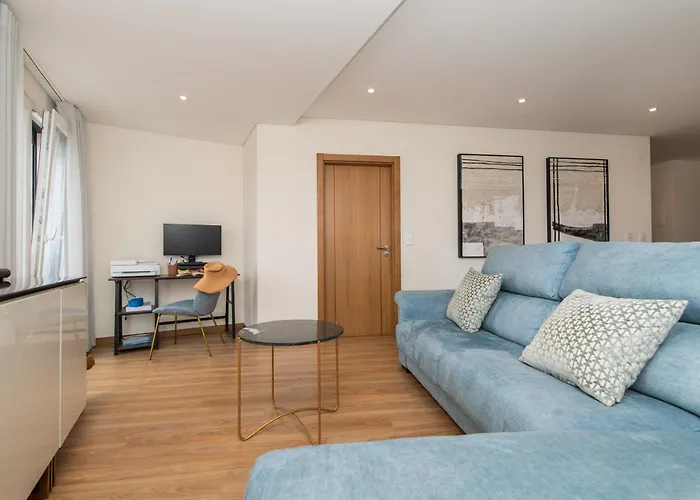 Apartment Sesimbra Near The Beaches- T2 For 6 With Bbq Santana (Lisbon)