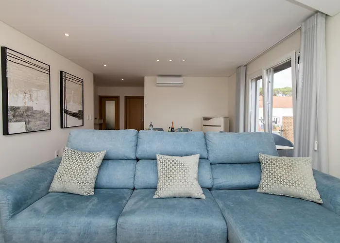 Apartment Sesimbra Near The Beaches- T2 For 6 With Bbq *