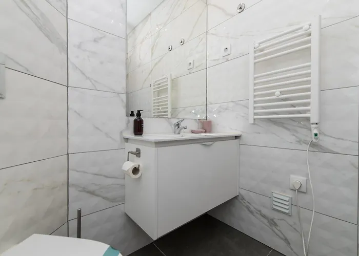 Apartment Sesimbra Near The Beaches- T2 For 6 With Bbq
