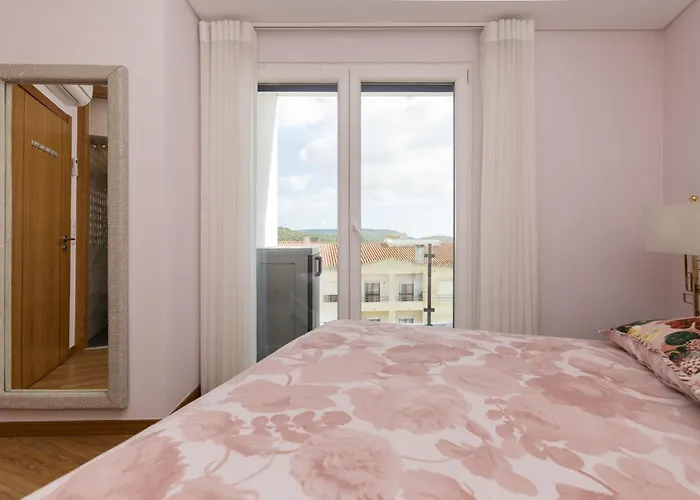Sesimbra Near The Beaches- T2 For 6 With Bbq Apartment *