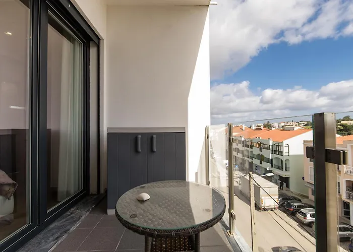 Sesimbra Near The Beaches- T2 For 6 With Bbq